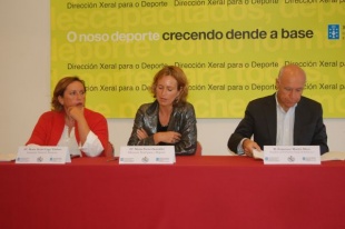 Un momento da presentación de 'O noso baloncesto integra' con María Xesús Lago, Marta Souto e Francisco Martín